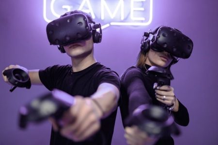 Play in virtual reality